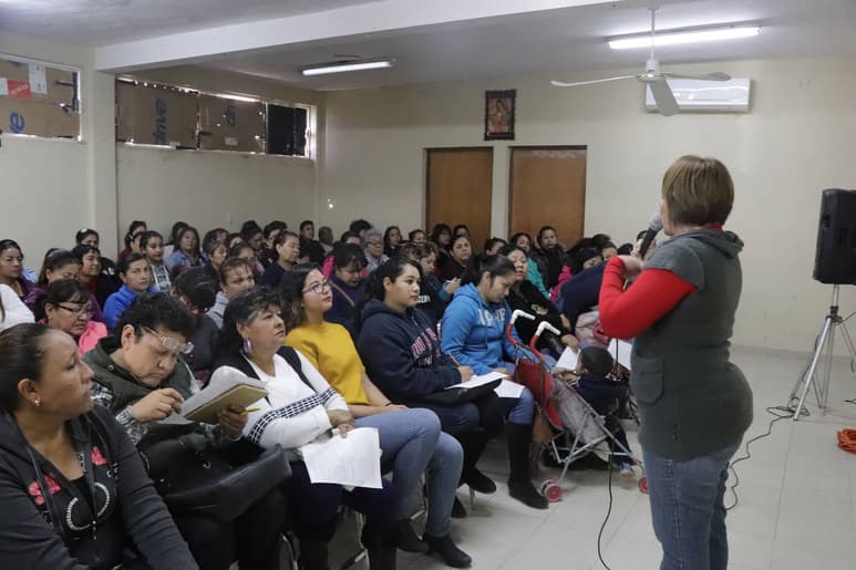 Capacitación. Integrantes de una asociación, capacitarán a mujeres para emprender un negocio. (EL SIGLO DE TORREÓN)
