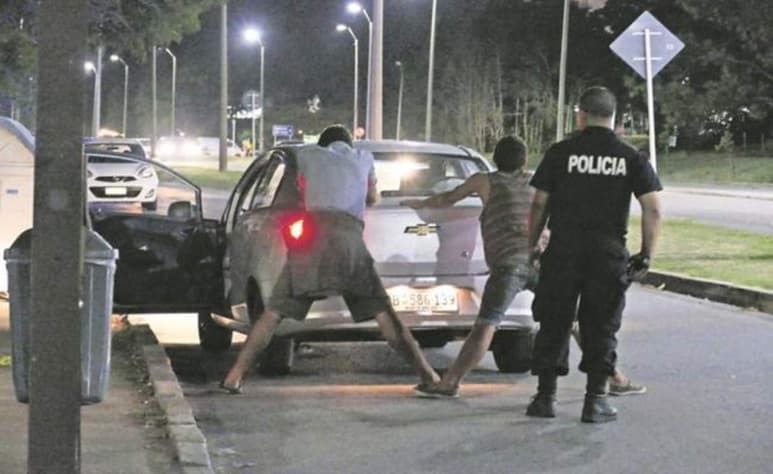 Uruguay y Costa Rica quedaron unidos por el modo de operar de La Banda de los Mazos, denominada así por el uso de mazos para cometer asaltos a joyerías y que está integrada por al menos 17 mexicanos. (TWITTER)