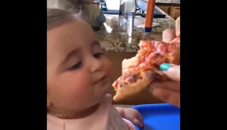 Niña quiso comer pizza y el final es desgarrador