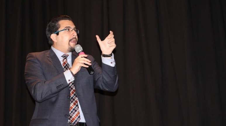 Experto. El conferencista invitado es un especialista en Derechos Humanos. (CORTESÍA)