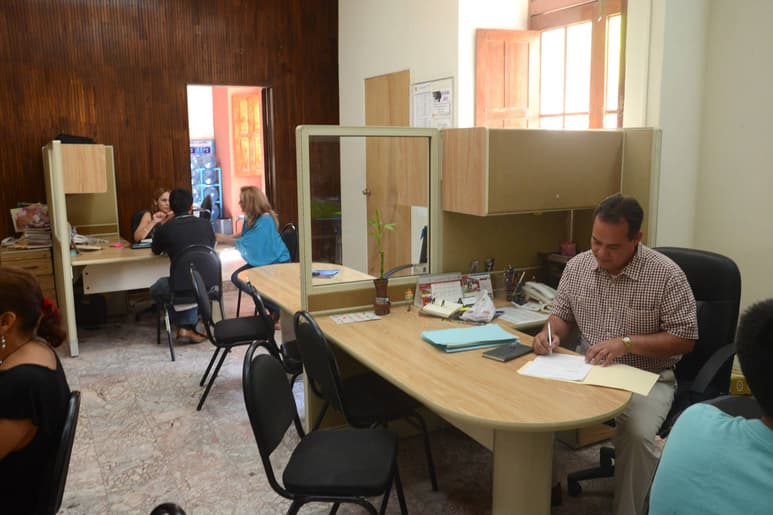 Uniformes. Buscan uniformar a los trabajadores de la presidencia conforme se marque o establezca en el reglamento. (EL SIGLO DE TORREÓN)