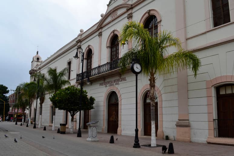 Presidencia. Los extrabajadores municipales demandantes podrían quedarse con edificios y otros bienes de dominio público. (ARCHIVO)