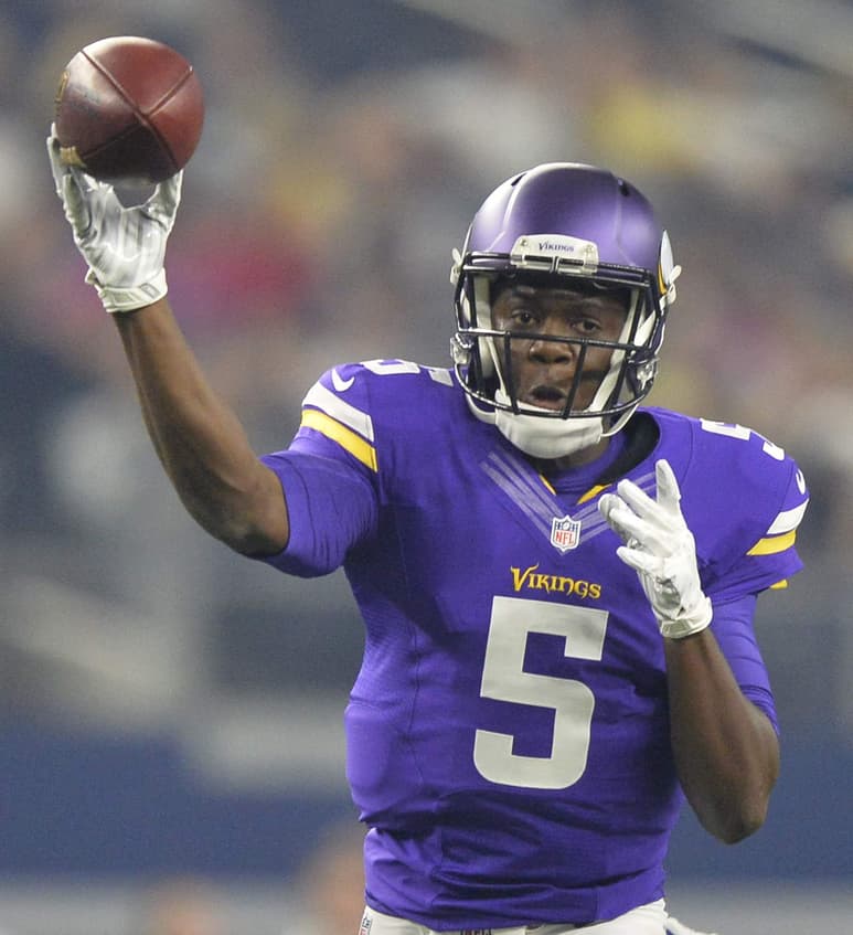 En dos años con los Jets, Teddy Bridgewater tuvo marca de 17 ganados y 11 pedidos con 28 pases de anotación y 22 intercepciones. (Archivo)