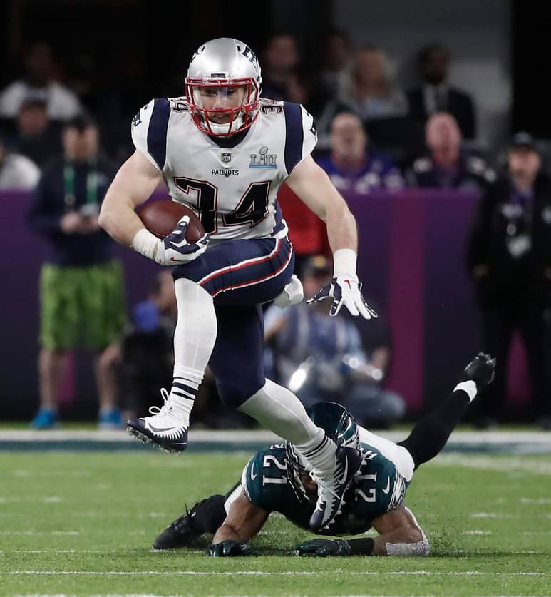 Rex Burkhead tuvo 518 yardas totales y ocho anotaciones la temporada pasada con Nueva Inglaterra. (Archivo)