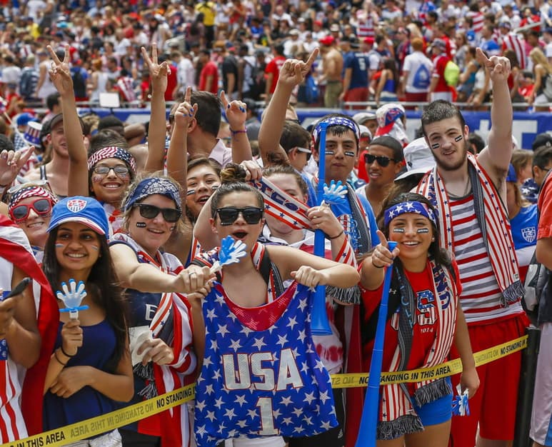 Aficionados estadounidenses en el estadio de Chicago.
