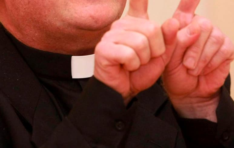 La Fiscalía General de Coahuila (FGE) habla de 6 sacerdotes que se vieron involucrados en estos casos con 11 víctimas.