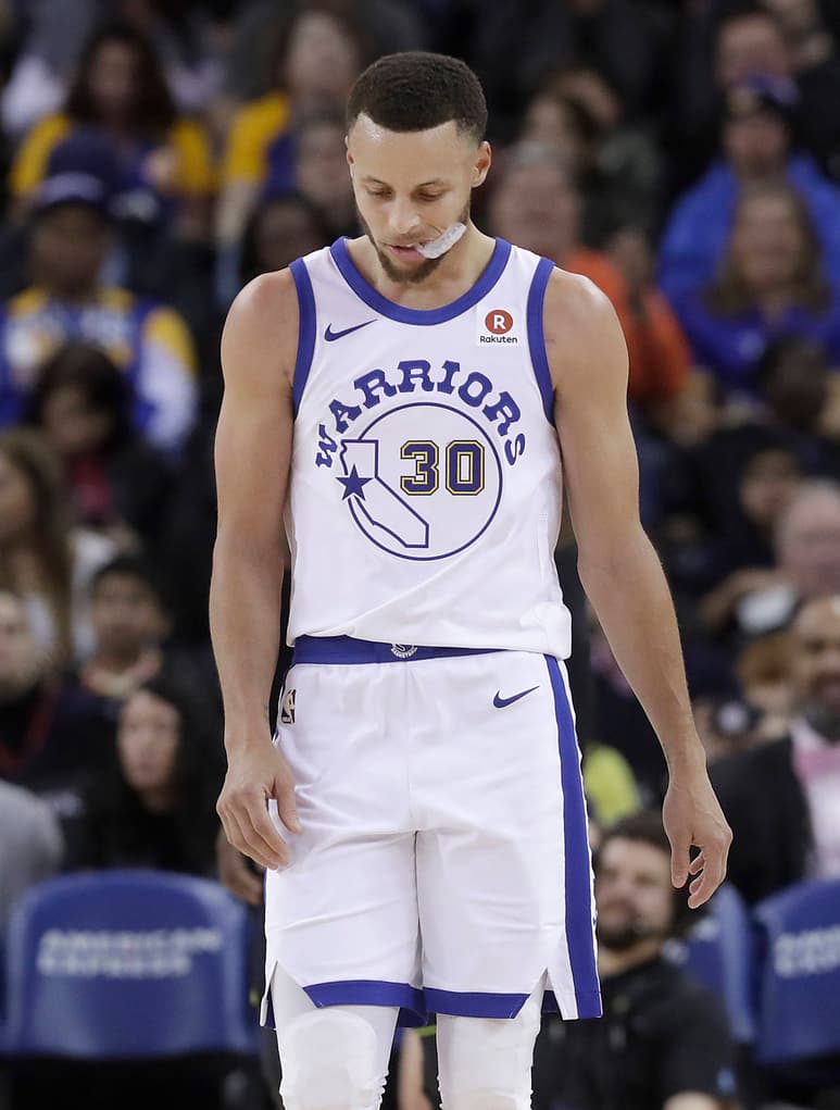 Stephen Curry anotó 29 puntos pero se volvió a lesionar con los Warriors de Golden State. (AP)