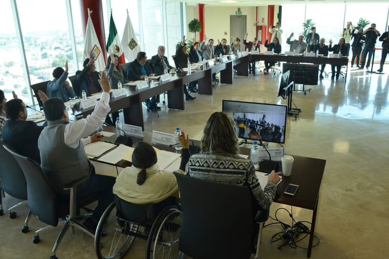 En Torreón (20) con el 'autoaumento' que aprobaron de 7,500 pesos mensuales a inicios de año, el salario se incrementó a 52,000. (ARCHIVO)