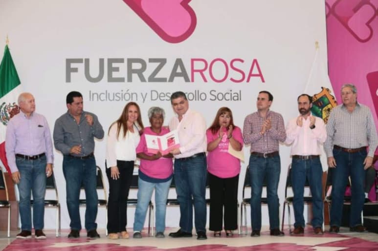 Riquelme dijo que la Tarjeta Rosa es más que un monedero, ya que habrá acceso a beneficios en relación a los servicios prestados por las dependencias. (TWITTER)