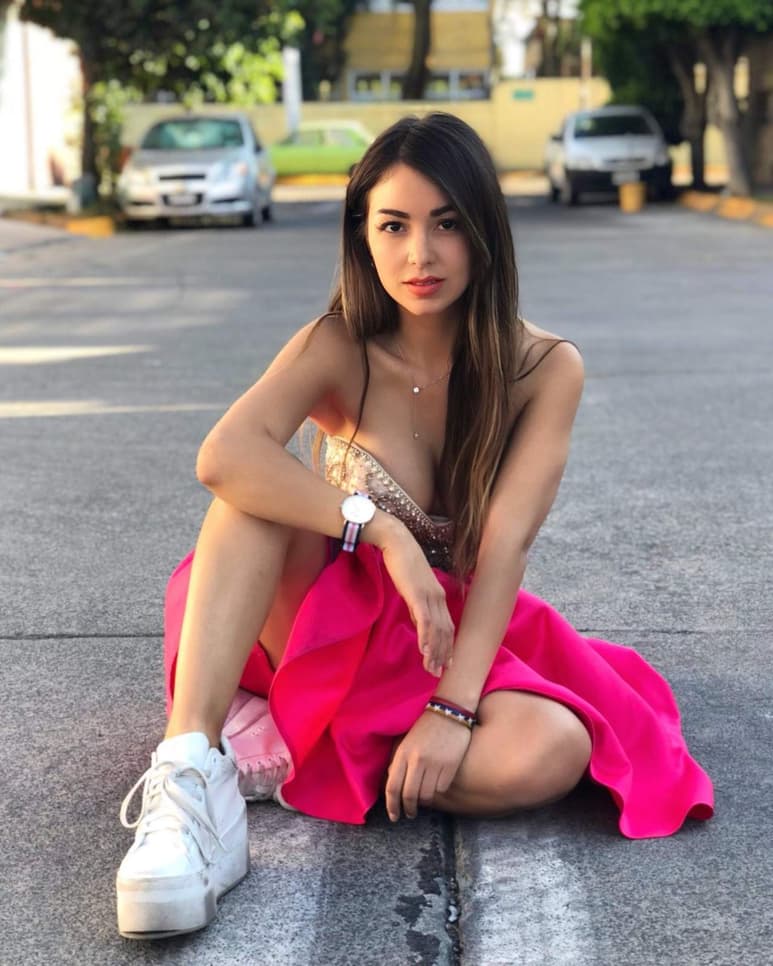 En Twitter cuenta con más de cuatro millones de seguidores y en Instagram tiene 6.4 millones de seguidores.