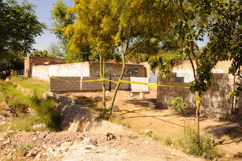 Inconformes. Reclaman su derecho a construir en un terreno que adquirieron con la aprobación de Obras Públicas.