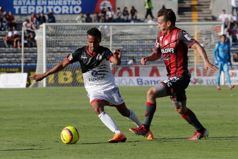 Ni con un hombre de más desde el minuto 15, Lobos BUAP pudo aprovechar para empezar a sumar los puntos que necesitaba para salvarse y cayó 0-1 ante Rayos de Necaxa. (Notimex)