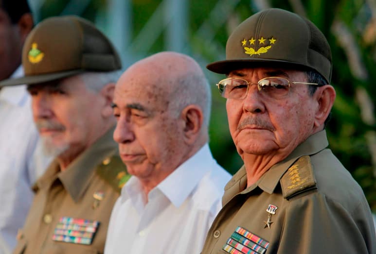 'Esta no será jamás una generación de ruptura, sino de continuidad y defensa de nuestros ideales, por eso la Revolución cubana es una sola', proclamó en ese acto Mailin Alberty, la primera secretaria de la Unión de Jóvenes Comunistas (UJC) de la provincia de La Habana. (AP)