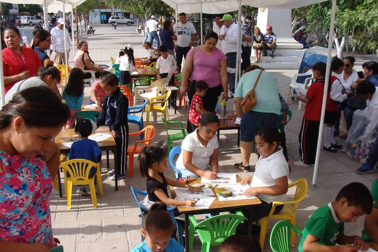 Programa. Un amplio programa en honor a los niños y niñas se realizó ayer en el Paseo Hidalgo. (EL SIGLO DE TORREÓN/MARY VÁZQUEZ)