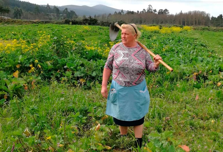 Del campo a la fama. Dolores Leis, de Galicia, se convirtió en un fenómeno viral gracias a esta fotografía. (AP)