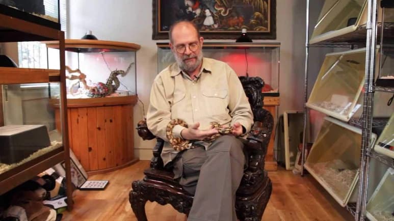 “Es difícil para mí nombrar a cualquier guitarrista que toca guitarras eléctricas o acústicas con cuerdas de acero que no sea dueño de una Gibson”, dijo George Gruhn de Gruhn Guitars, una famosa tienda de instrumentos antiguos en Nashville