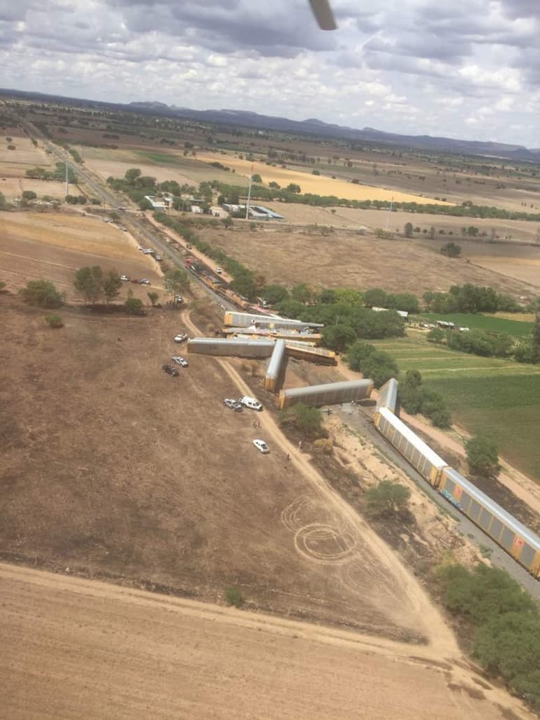 El accidente ocurrió a las 14:48 horas en el entronque de la carretera estatal número 26, en los límites de los municipios de Tepezalá y Cosío. (TWITTER)