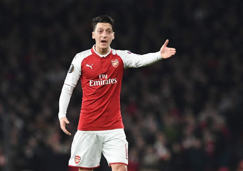 Mesut Ozil tiene una lesión en la espalda. (Archivo)