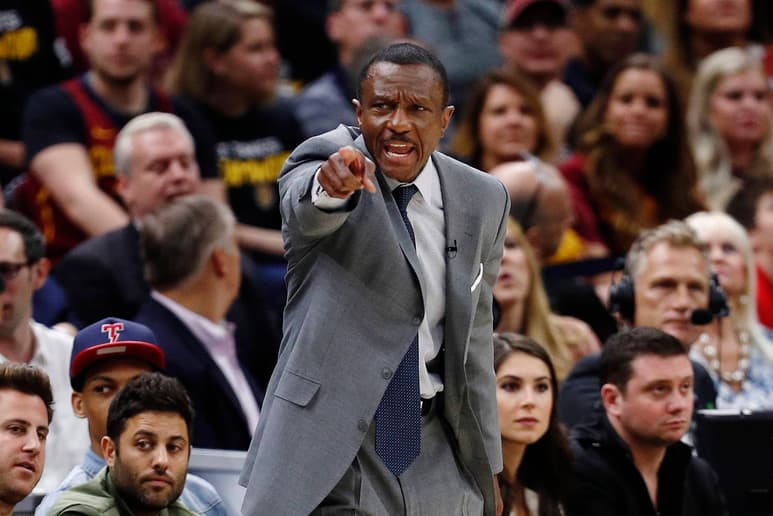 Dwane Casey ha dirigido a los Raptors desde el 2011 y ha guiado al equipo 5 años seguidos al playoff, aunque no ha podido con Cleveland. (AP)