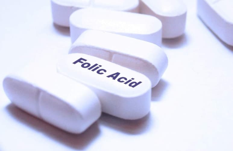 Las reservas de estas vitaminas ayudan a proteger al futuro bebé durante los primeros meses de gestación, momento crucial para la formación de la columna y cerebro del feto. (ARCHIVO)