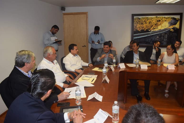 Autoridades de Coahuila y Durango se reunieron este miércoles en la Casa de Gobierno estatal de Gómez Palacio. (EL SIGLO DE TORREÓN)