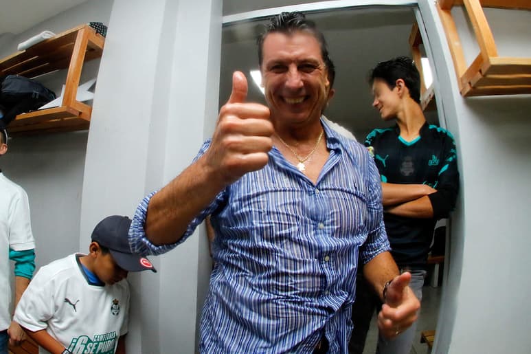 Fue así que luego de 32 partidos, Robert Dante Siboldi retribuyó la confianza de la directiva con la sexta estrella en la historia para Club Santos. (Jam Media)