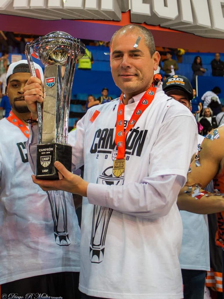 Iván Déniz entrenó a los Soles de Mexicali en la pasada temporada de la LNBP. (Especial)