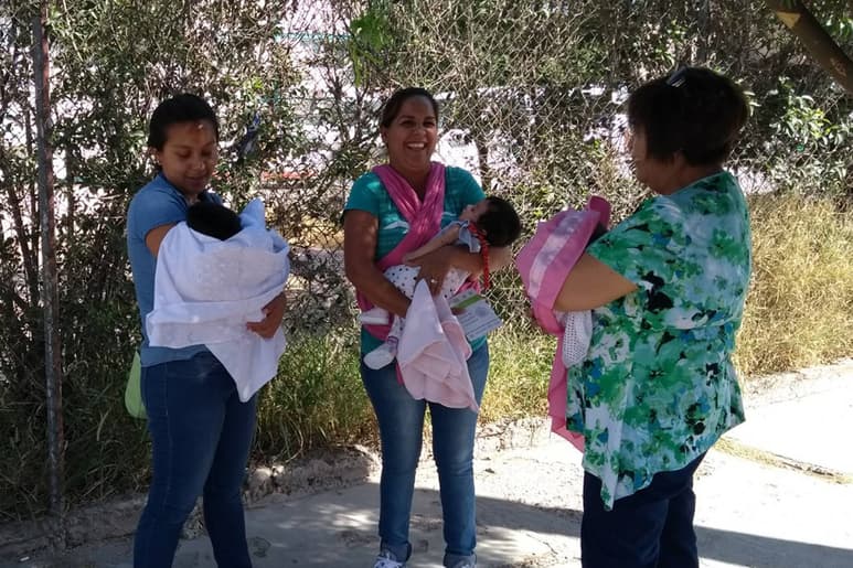 Prevención. Una recomendación es alejar a bebés y niños menores de cuatro años del ambiente caluroso y en lugares frescos. (ANGÉLICA SANDOVAL)