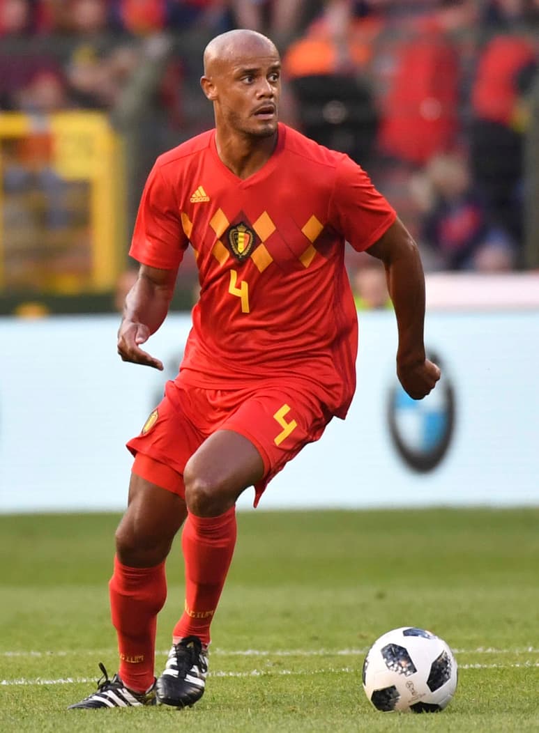 Kompany salió de la cancha sin esperar a que fuera sustituido a comienzos de la segunda mitad, después de lastimarse al disputar un balón con Gelson Martins.