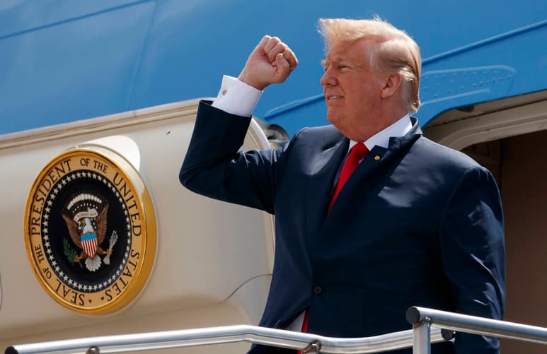 Insinuación. Trump abrió un debate legal en su país al afirmar que tiene el 'derecho absoluto' de perdonarse a sí mismo. (AP)