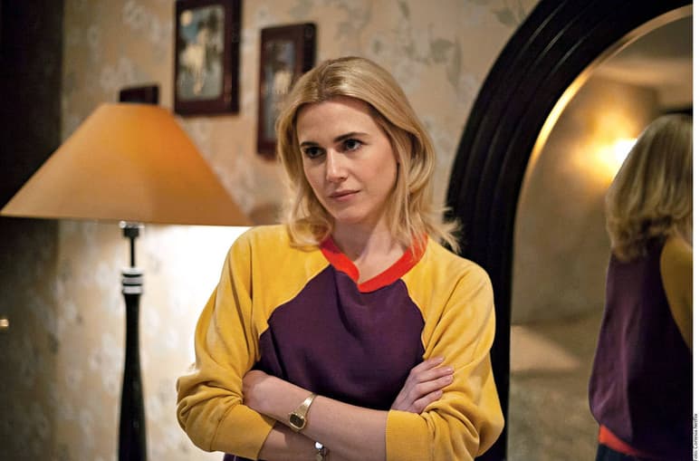Sorprende. La interpretación de Anna Favella ha gustado a los espectadores.