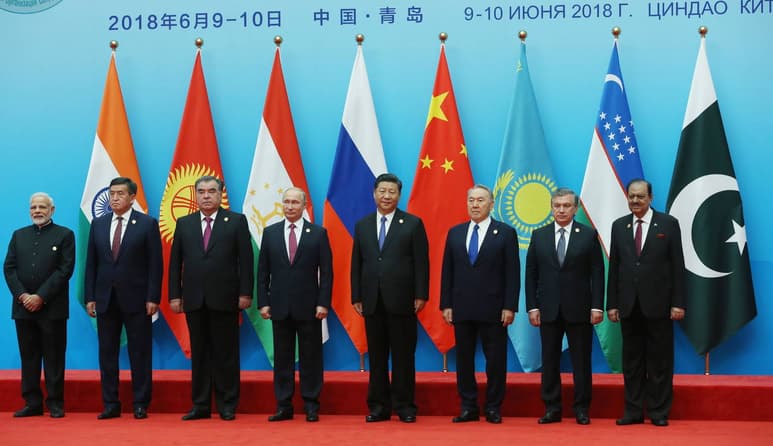 Reunión. Los líderes de los estados miembros de la Organización de Cooperación de Shanghái (OCS) se tomaron la fotografía antes de su primera sesión de trabajo.