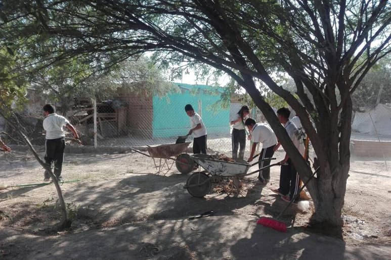 Campaña. El Instituto de Ecología realiza campaña con estudiantes para llenar de árboles los espacios públicos. (EL SIGLO DE TORREÓN)