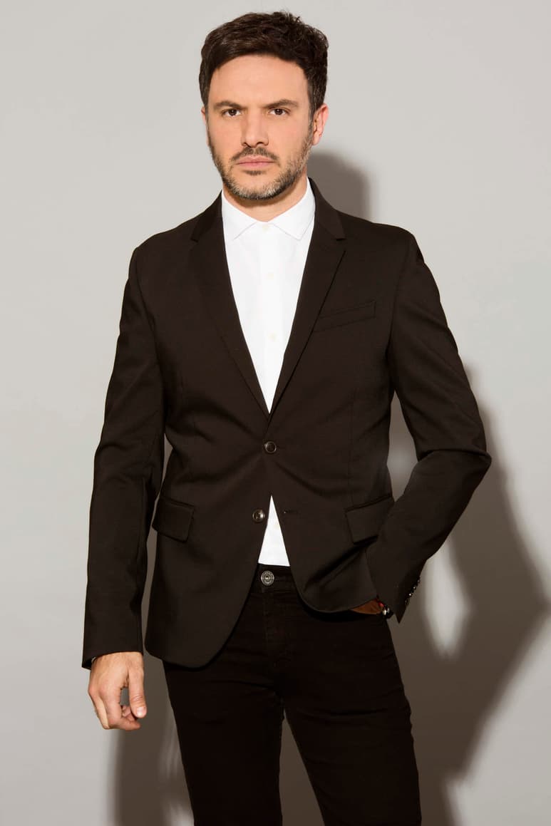Alejandro de la Madrid protagoniza la bioserie de José José. (ESPECIAL)