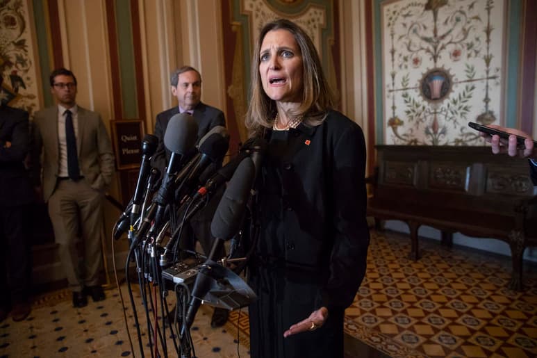 La ministra de asuntos exteriores de Canadá, Chrystia Freeland, anunció hoy que continuarán las negociaciones del Tratado de Libre Comercio para América del Norte (TLCAN) con México y Estados Unidos, y que la intenciones es darles un “empuje” durante el verano. (ARCHIVO)