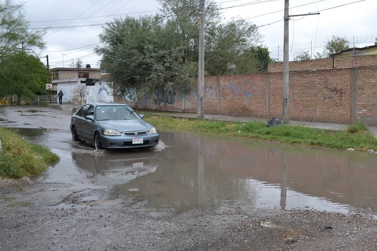 Prevención. Buscan hacer obras de drenaje pluvial antes de que los sorprendan las lluvias. (EL SIGLO DE TORREÓN)