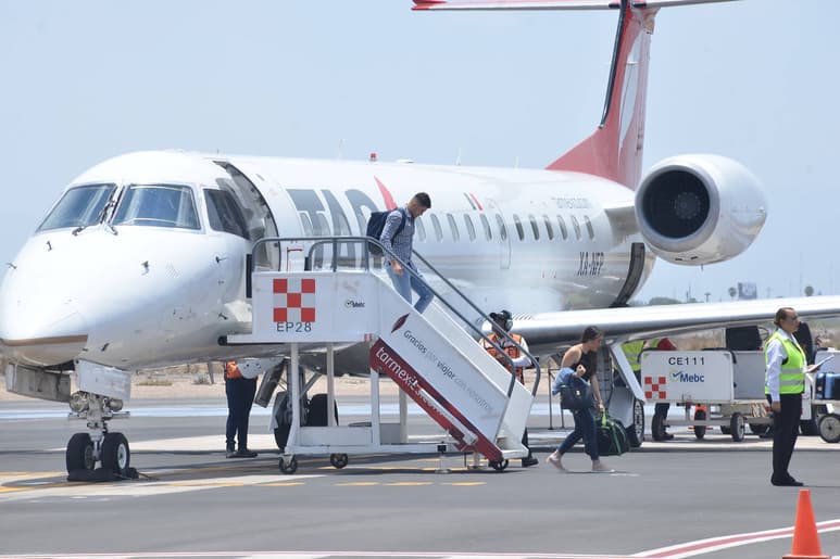 Nueva ruta. TAR es una aerolínea joven que con cuatro años volando ya cuánta con 25 destinos a nivel nacional. (ARCHIVO)