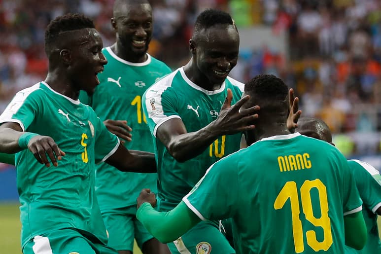 Niang puso el segundo gol para que los africanos se quedaran con los primeros tres puntos del Mundial.