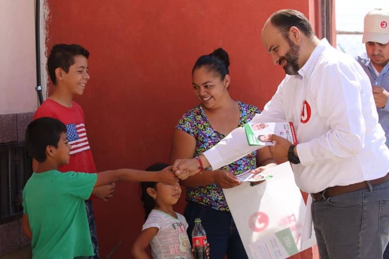 Campaña. El candidato del PRI se comprometió ante los habitantes de la colonia El Escorial, de Ramos Arizpe.
