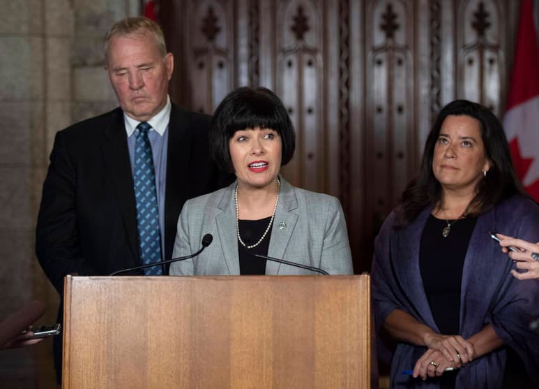 Proceso. La ministra de salud, Ginette Petitpas Taylor, dijo que en las provincias se aprobarán en tres meses. (AP)