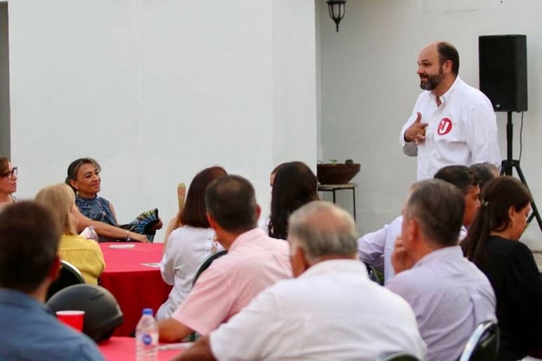 Importantes. Jericó Abramo destaca la importancia de las Asociaciones Civiles y los empresarios en su proyecto de trabajo.