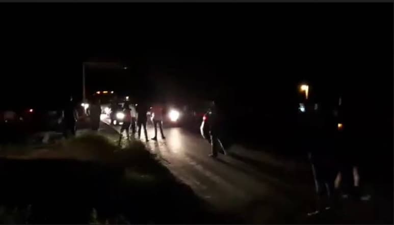 Cierre. Inició alrededor de las 21:30 horas debido al presunto hostigamiento de policías estatales y municipales. (EL SIGLO DE TORREÓN)