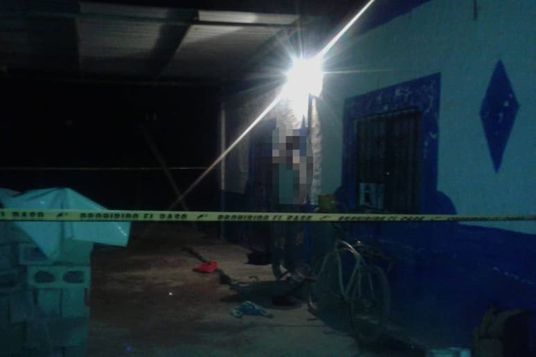 Fallecido. El joven fue encontrado colgado con un mecate en la fachada de un domicilio. (EL SIGLO DE TORREÓN)