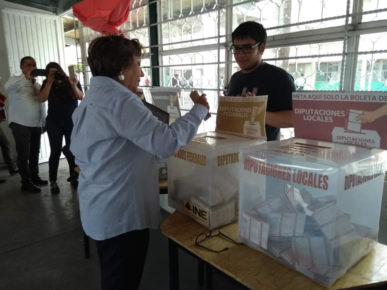 'Me dio mucho gusto que después de 11 años de no haberme postulados algún cargo, la gente me haya recibido bien y me haya abierto las puertas de sus casas y retomar temas importantes para el mundo', destacó la candidata. (EL SIGLO DE TORREÓN/CLAUDIA LANDEROS)