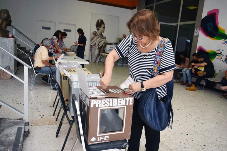 Las elecciones del 3 de julio de 1955, las mujeres asistieron por primera vez en la historia a emitir su voto. Durante esa jornada electoral se eligieron a diputados federales para la XLIII Legislatura. (ARCHIVO)
