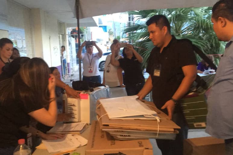 Proceso. El cómputo oficial de los votos se llevará a cabo este miércoles en cada una de las Juntas Distritales; en Torreón se prevé que se abran al menos 300 paquetes de cada una de las 3 elecciones. (EL SIGLO DE TORREÓN)