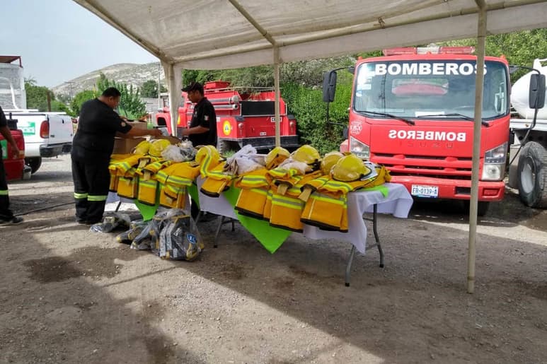 Bomberos. El Ayuntamiento de Lerdo entregó a los bomberos parte del equipo que prometió. Habrá una segunda entrega. (EL SIGLO DE TORREÓN)