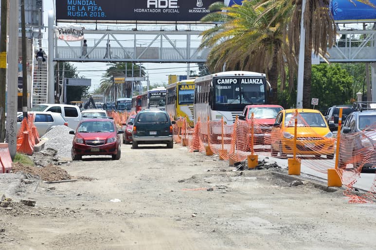 Tardanza. Aspectos de las obras de la ruta troncal del Metrobús en bulevar Revolución. (FERNANDO COMPEÁN)