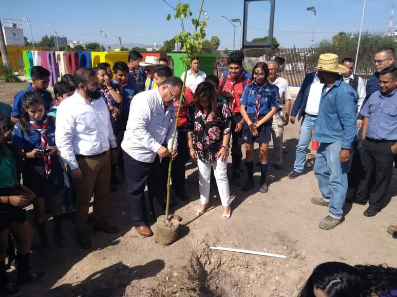 Estuvieron presentes niños y niñas que se encuentran en cursos de verano y autoridades municipales y estatales, entre otros. (EL SIGLO DE TORREÓN)
