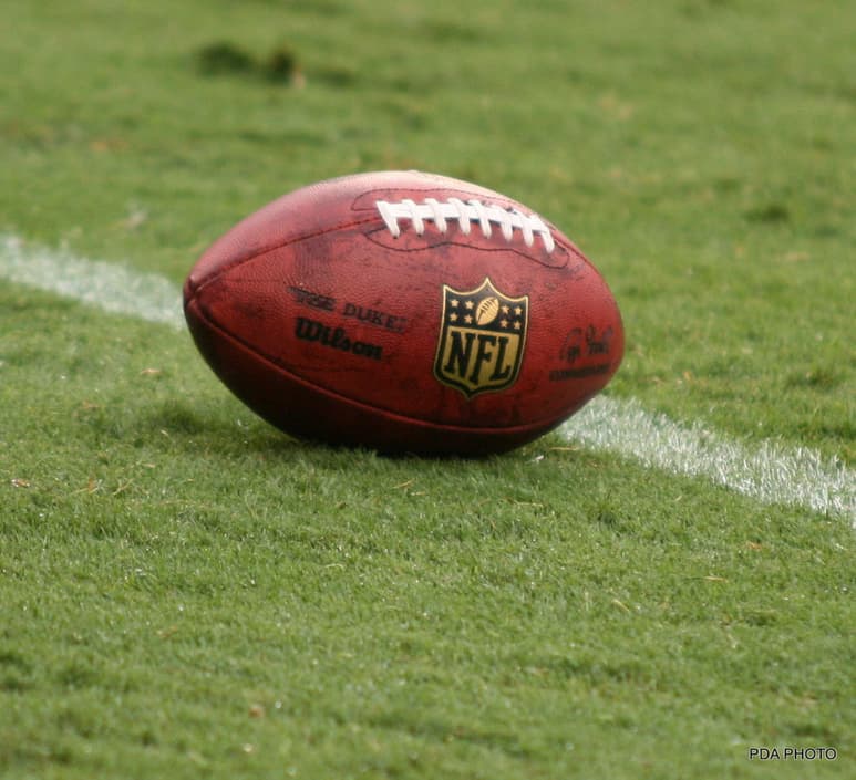 El dinero recibido corresponde a la parte proporcional de los 8,000 millones de dólares que repartió la NFL entre los 32 equipos que forman parte de la organización deportiva profesional. (ARCHIVO)